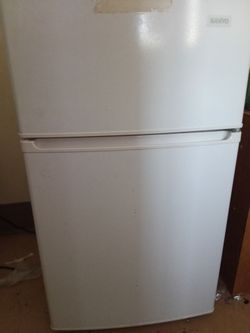 Sanyo mini fridge