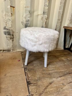 Stool - Seat - Faux Fur