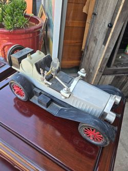 It is a Jim Beam whiskey decanter shaped like a 1914 Stutz Bearcat.