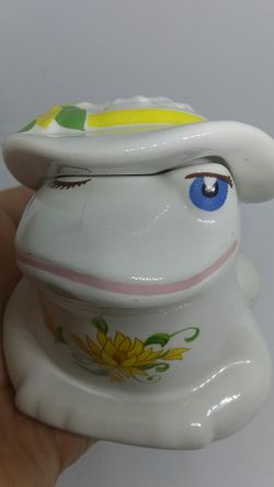 VINTAGE. 1980 AVON FROG POMMANDER
