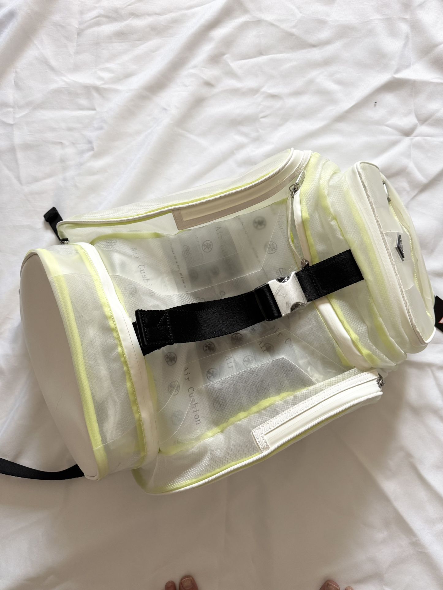 GUESS Travel/Gym bag