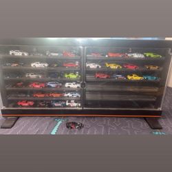 Hotwheels case, 36 cars, and treasure hunt 