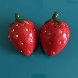 Strawberry Salt & Pepper Shaker Set 