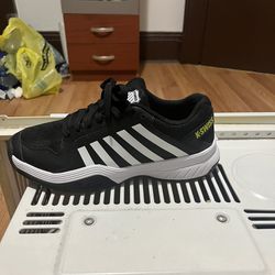 tenis  https://offerup.com/redirect/?o=Sy5TV0lTUw==. Size 8.5
