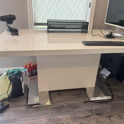 FREE TABLE