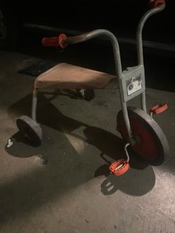 Grade school metal tricycle ,3 wheel kids bicycle  vintage old $30 each have 4