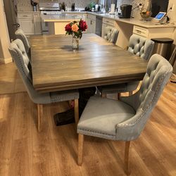 Dining Room Table & Chairs – Seats 6