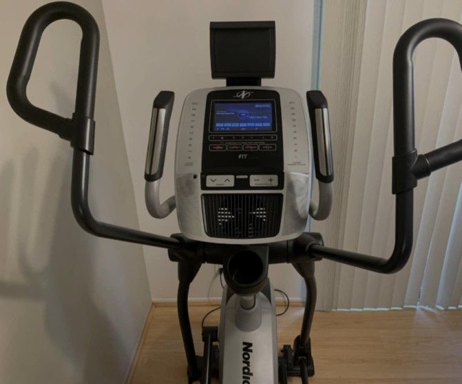 NordicTrack C9.5 Elliptical Cross-Trainer Exercise Workout Machine Fitness Home Gym Treadmill