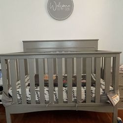 NEW BABY CRIB FOR SALE!!!