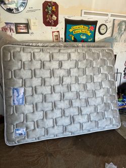 Queen size mattress and box spring