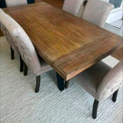 Dinning table and chairs 
