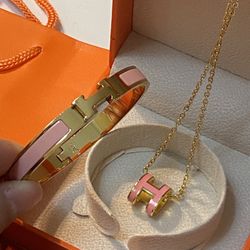 Bangle bracelet and necklace set with box and bag 