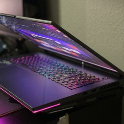 ASUS ROG STRIX G18 