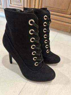 New In Box Womens Black Lace Up Heel Boots / booties With Gold Accents Size 8 