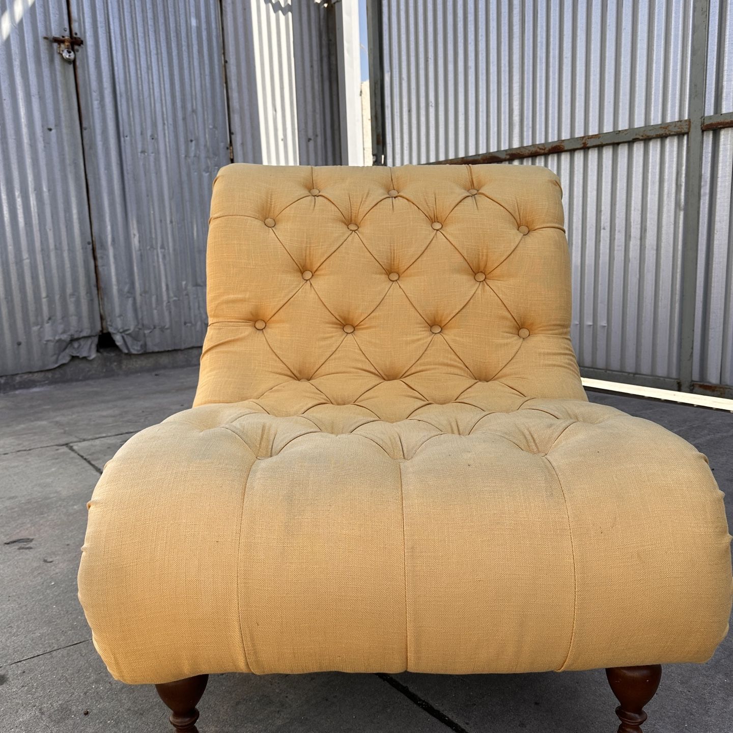 Vintage Style Yellow Tufted Accent Chair 
