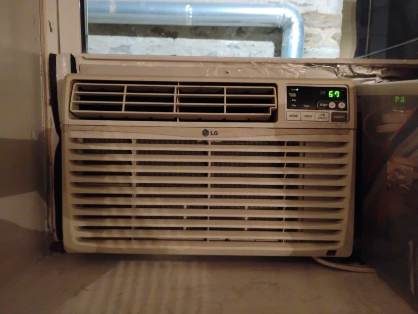 LG 10.000 BTU AIR CONDITIONER / & Dehumidifier 