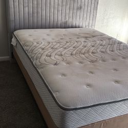 Queen Bed And Dining Table