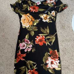 4 Dresses Medium Size 