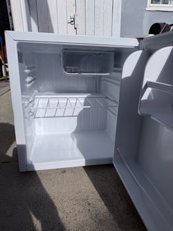 Mini refrigerator, 1.6 CU Feet