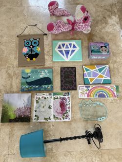Girls Room Decor, Lamp, and other items