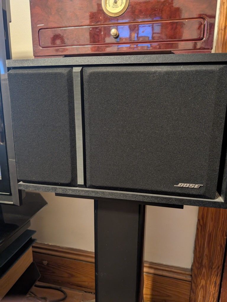 Bose 301 Speakers 4 With Stands