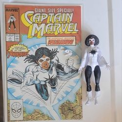 Marvel Legends Captain Marvel Monica Rambeau With Comic Book
