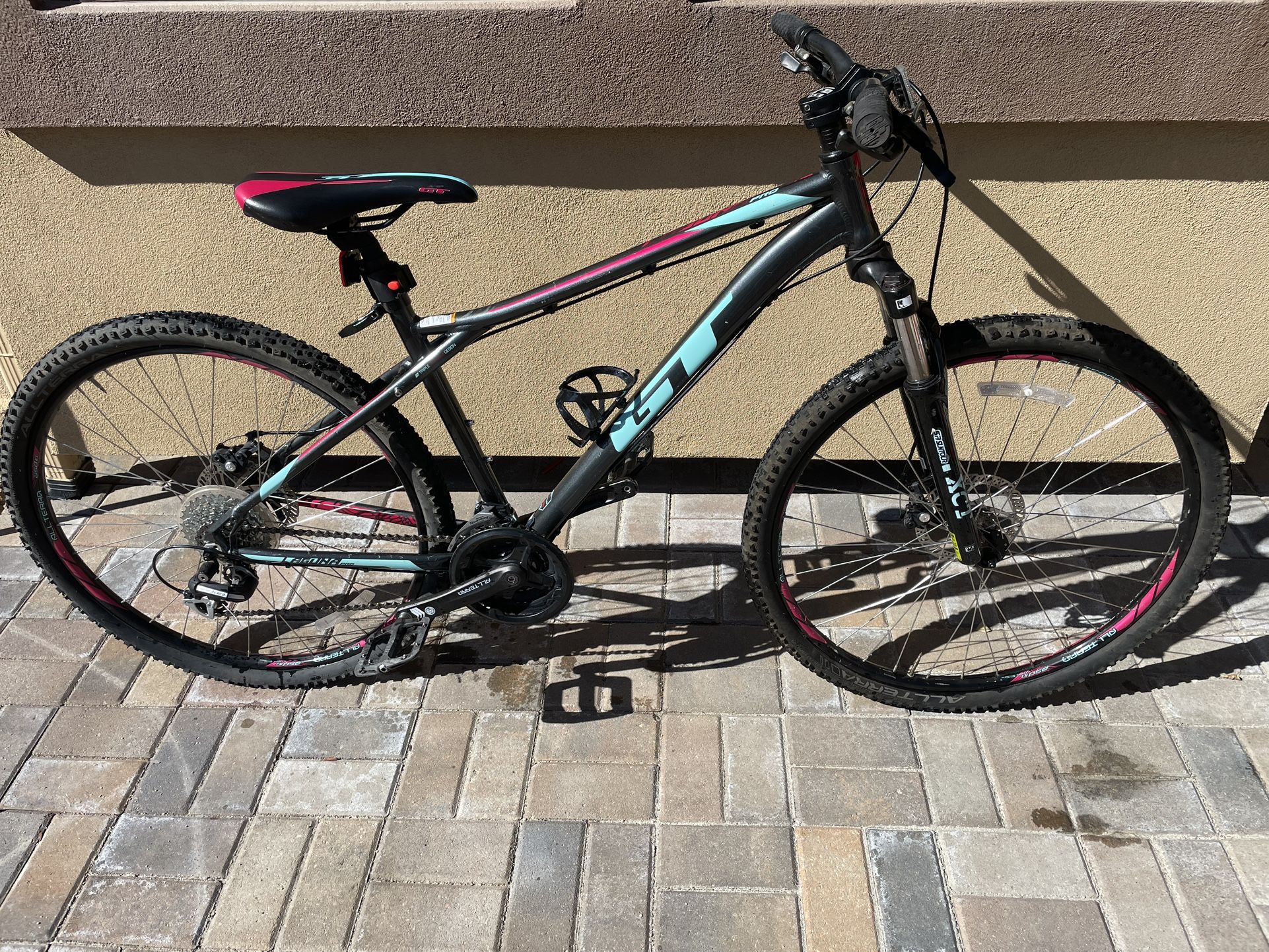 GT Laguna Pro Mountain Bike