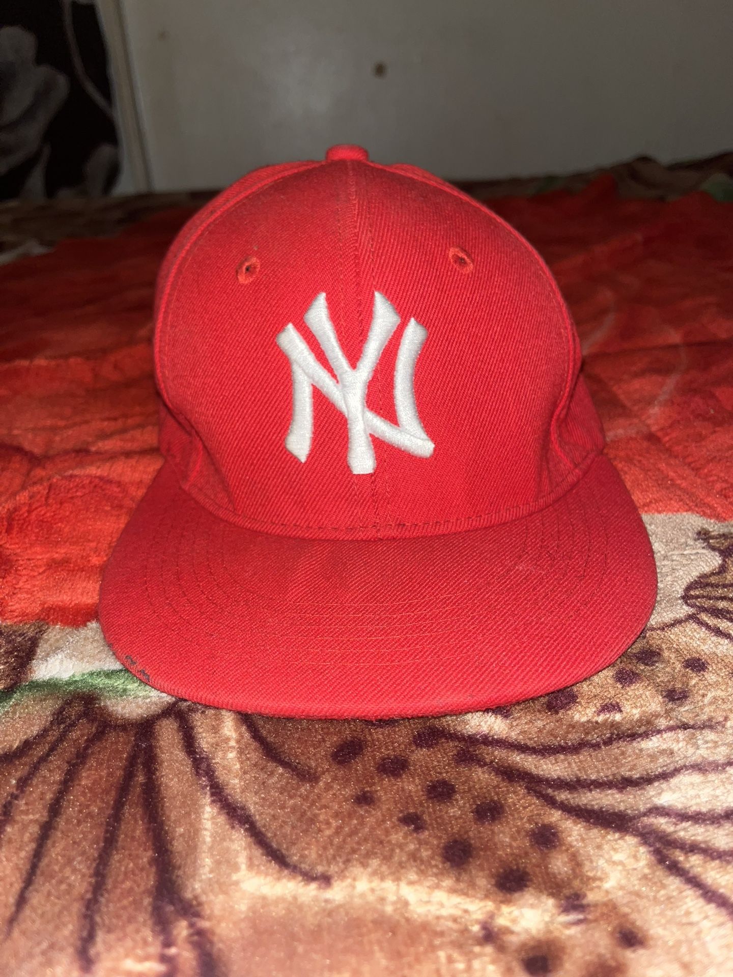 RED YANKEES HAT (GOOD CONDITION)