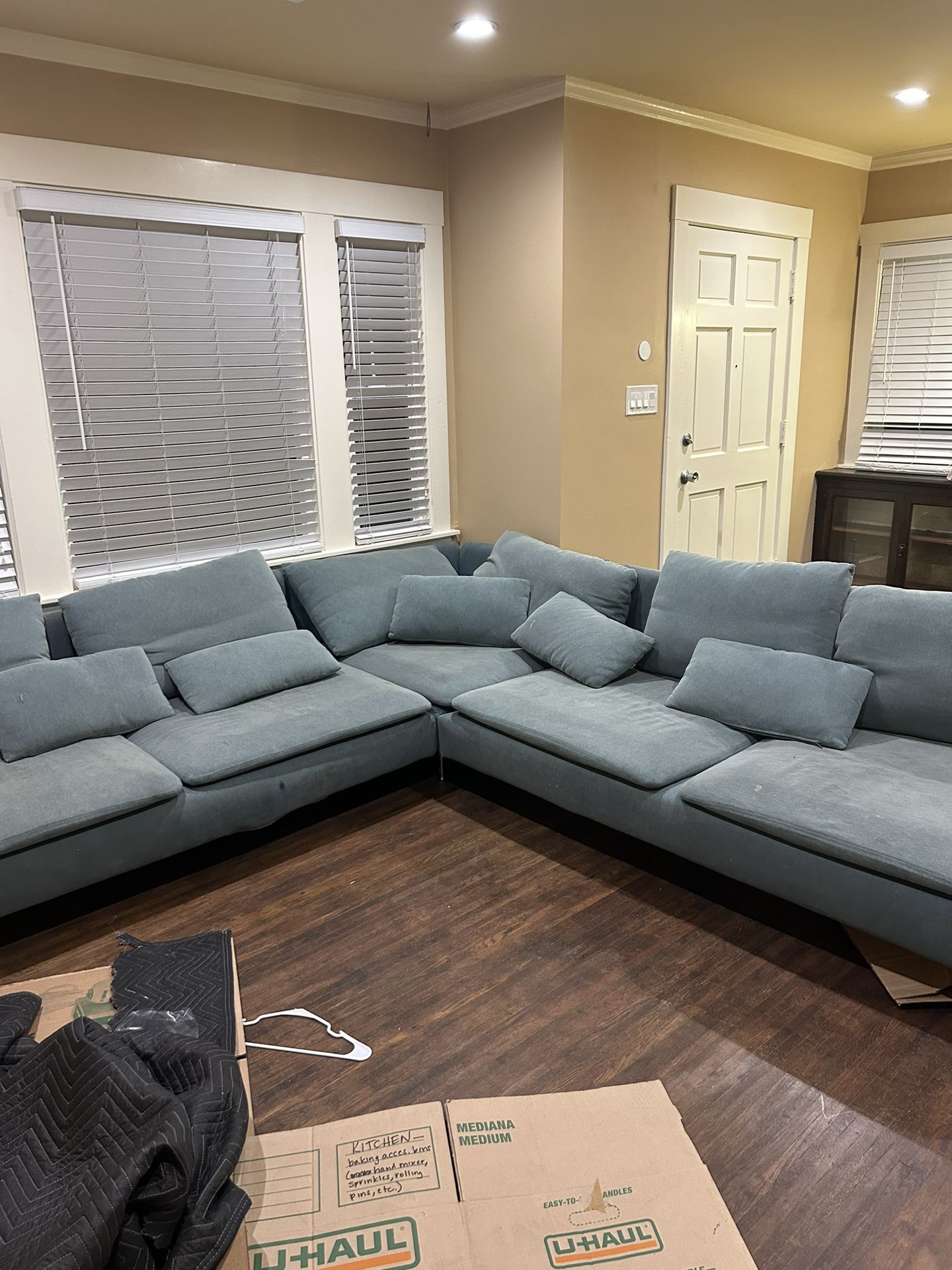 FREE SECTIONAL COUCH