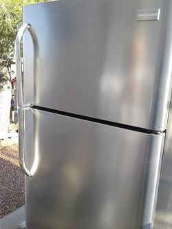 Refrgerator top. and bottom door
