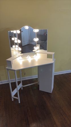 Hollywood Vanity with Lights & Storage ✨