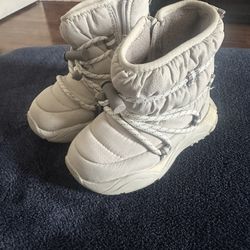 Baby Girl Snow Boots Zara ! Size 6