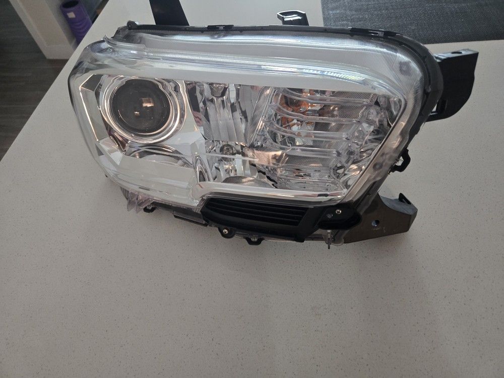 Toyota Tacoma Headlights - Stock