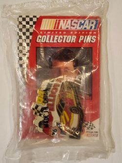 VINTAGE 1997 LIMITED EDITION. 76 NASCAR COLLETORS PIN SERIES 1.  #1 BILL ELLIOTT #94. WITH MINI TRADING CARD.