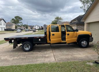 2006 GMC Flatbed Truck