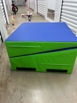 Gymnastics Mat Tumbling for Home 60"×29" x 14”Incline with Handles