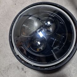 SV650 Upgrades LED Headlight In OEM Housing 