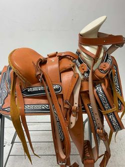 Montura con bordados
