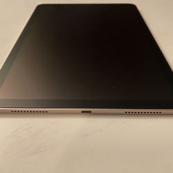 iPad Air 5th Gen 64GB (A2588) – Great Condition