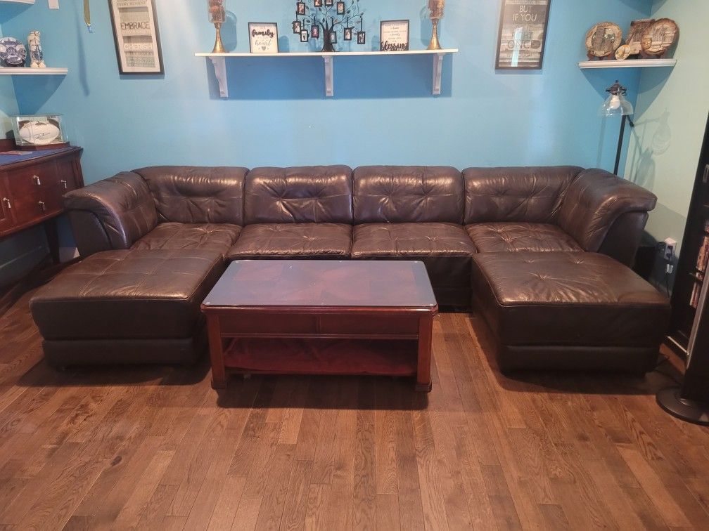 Large Leathr Couch With 2 Automans 