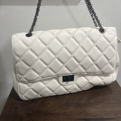 White quilted leather laptop bag with chain strap #luxury #leather