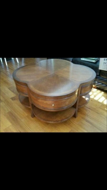 AMERICAN SIGNATURE CLOVER LEAF COFFEE TABLE