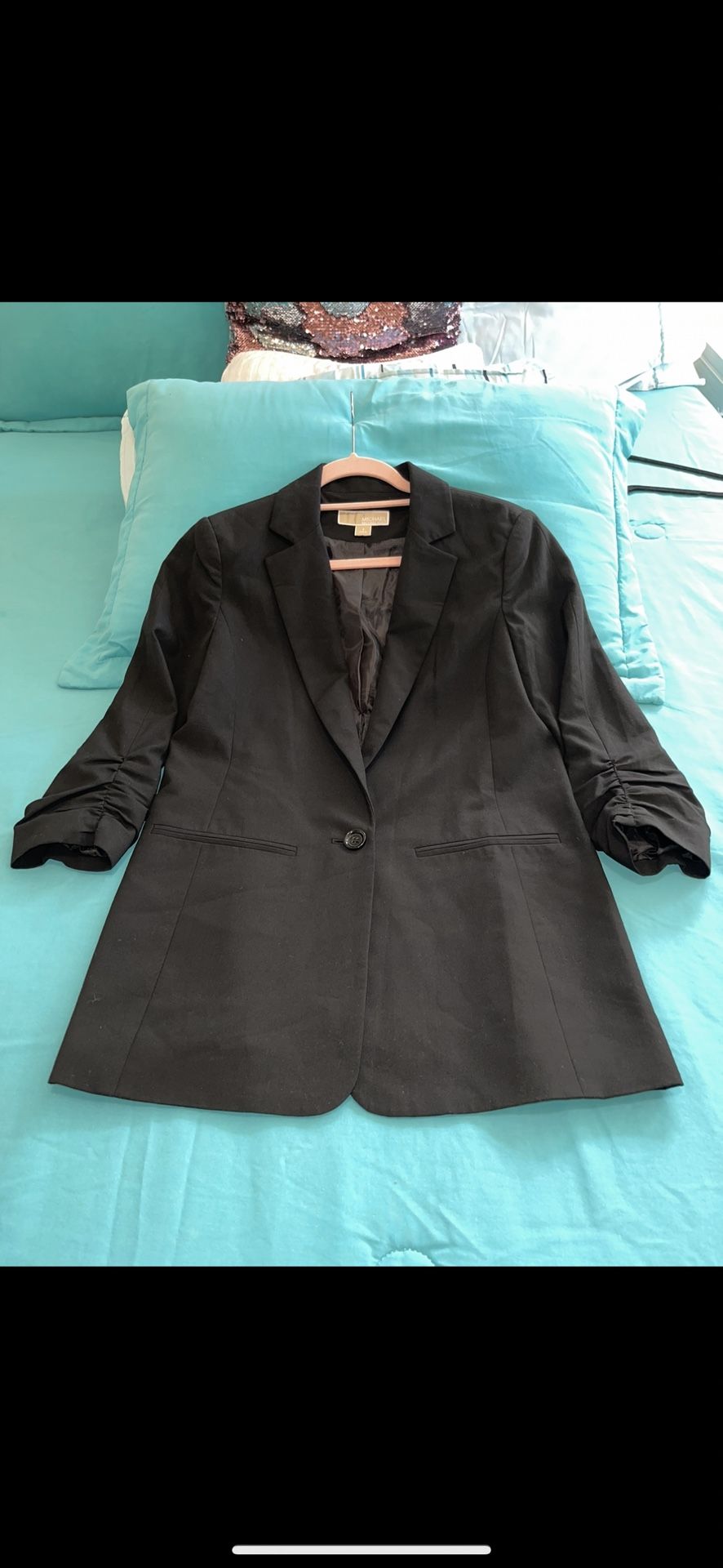Michael Kors Blazer Size 6 Or Small , Good Conditions, Three quarter sleeve