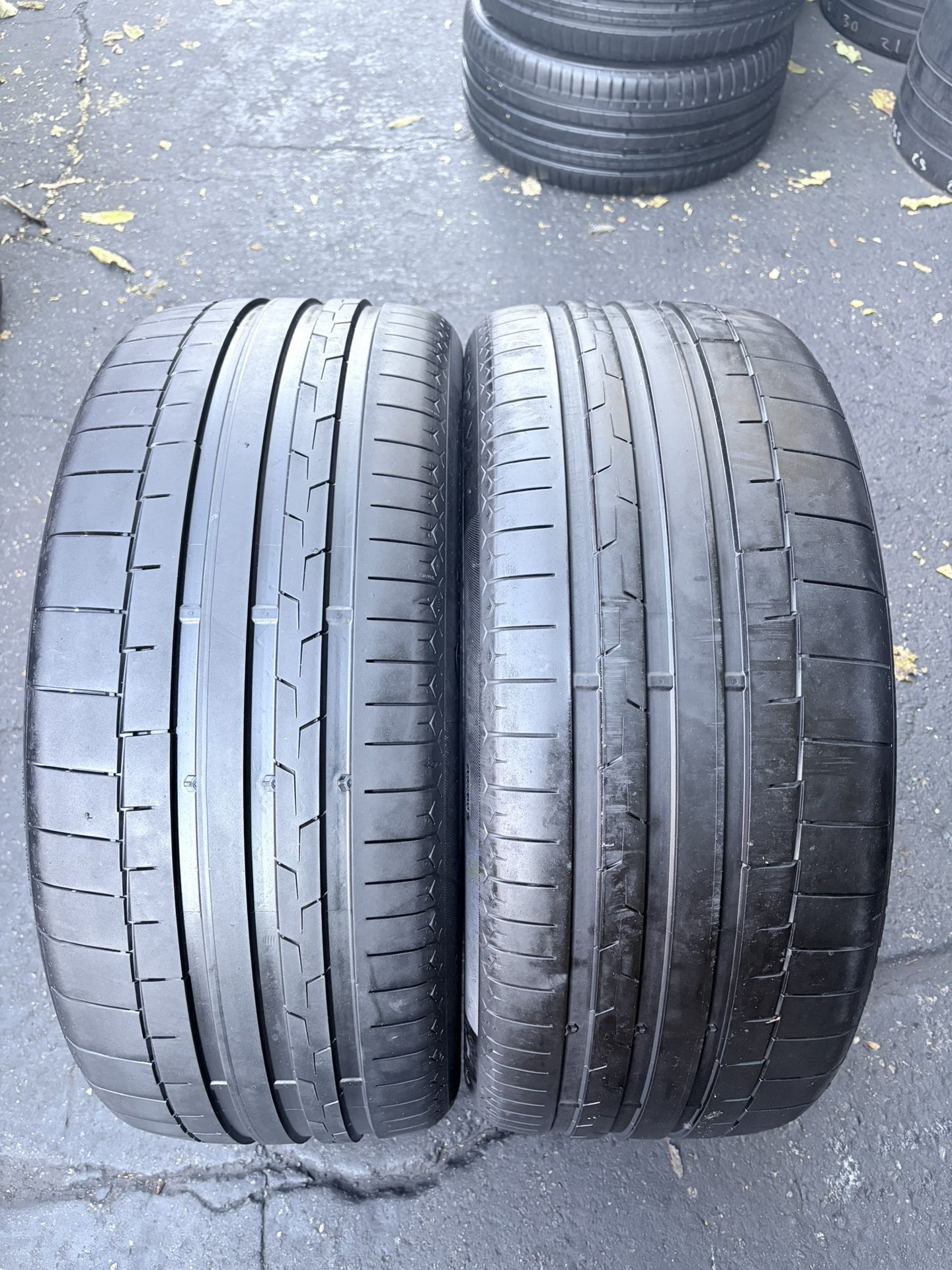 Tengo Un Par De Llantas En Muy Buenas Condiciones Marca Continental 265/40 R22 XL Instalación Y Balanceo Por El Mismo Precio