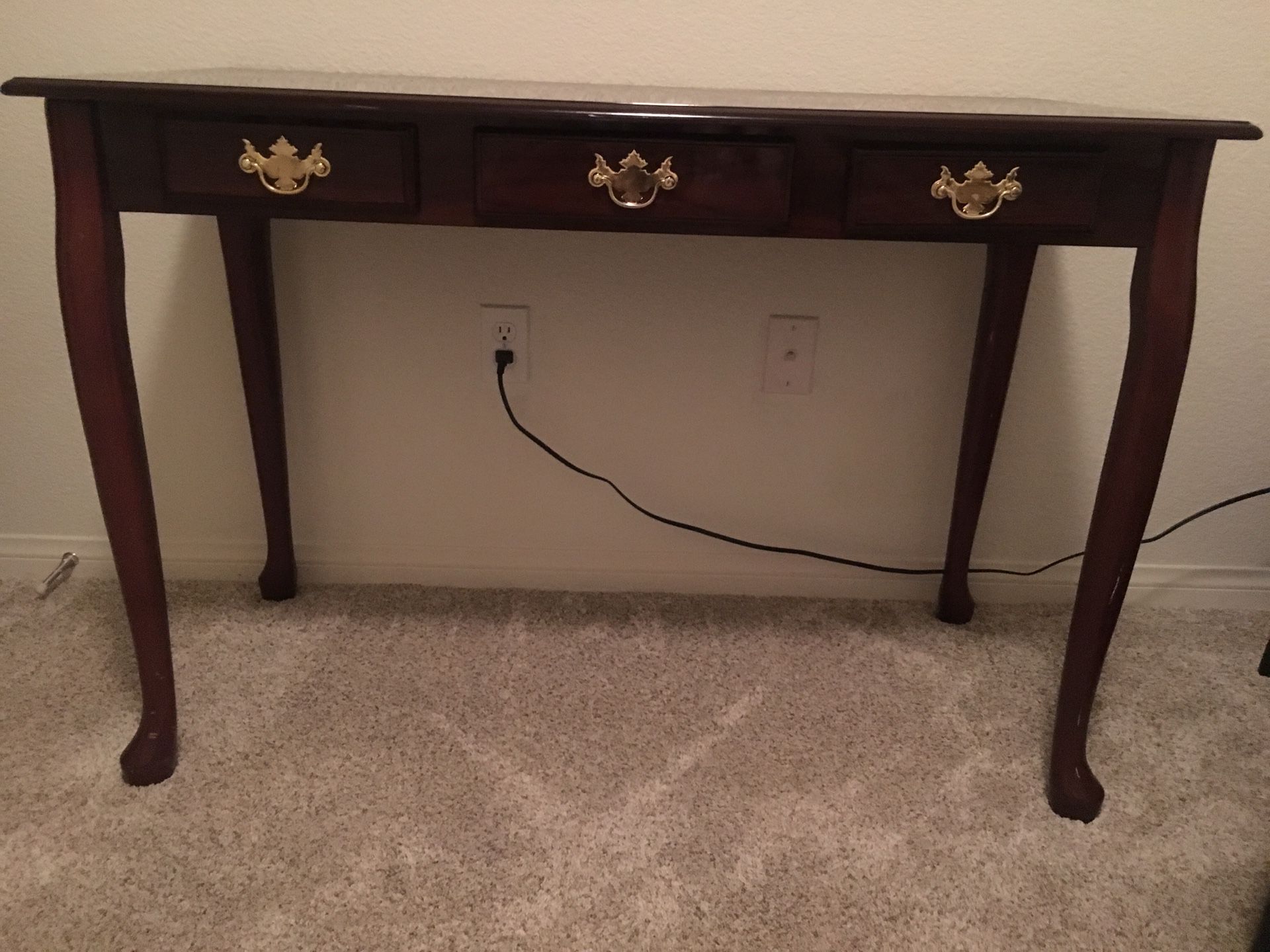Entry table or desk