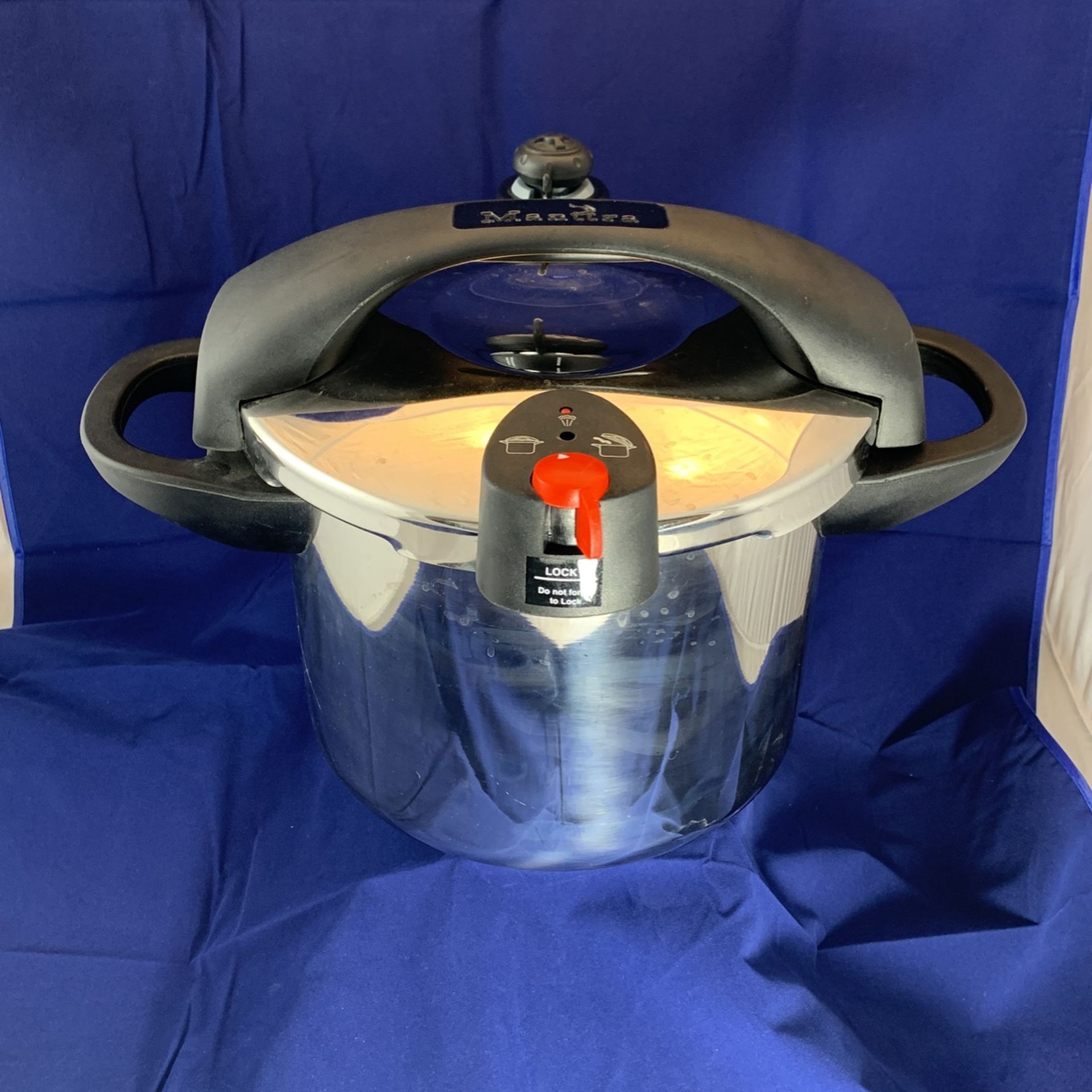 Pressure cooker Manttra 8 quart