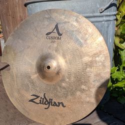 Zildjian A20514 16-inch A Custom Crash cymbal Damaged For Parts Or Repair 