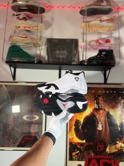 Jordan 14 Black Toe Size 11 VNDS