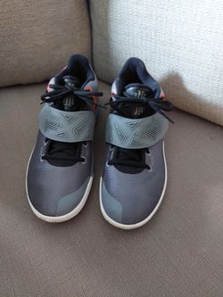 NIKE KYRIE FLYTRAP TENNIS SHOES