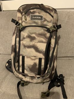 Dakine Drafter 10L Camo - Brand New.  W/ Dakine boundary Glovers Medium 